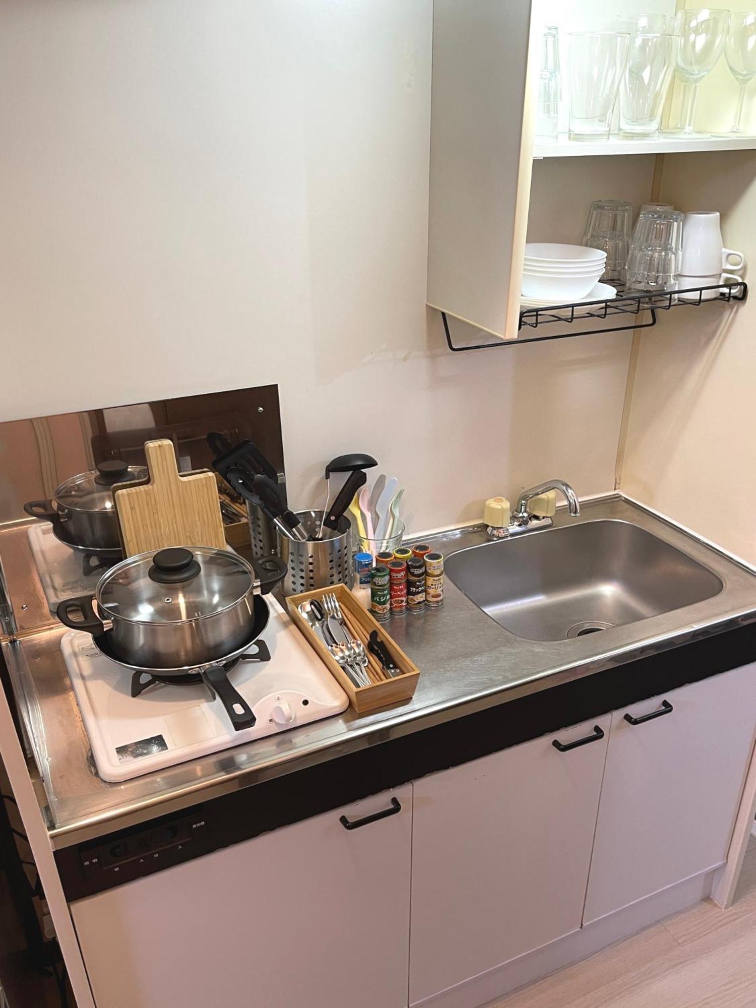 #1 新宿まで2分! 清潔で安全な部屋! Wifi無料! Apartment