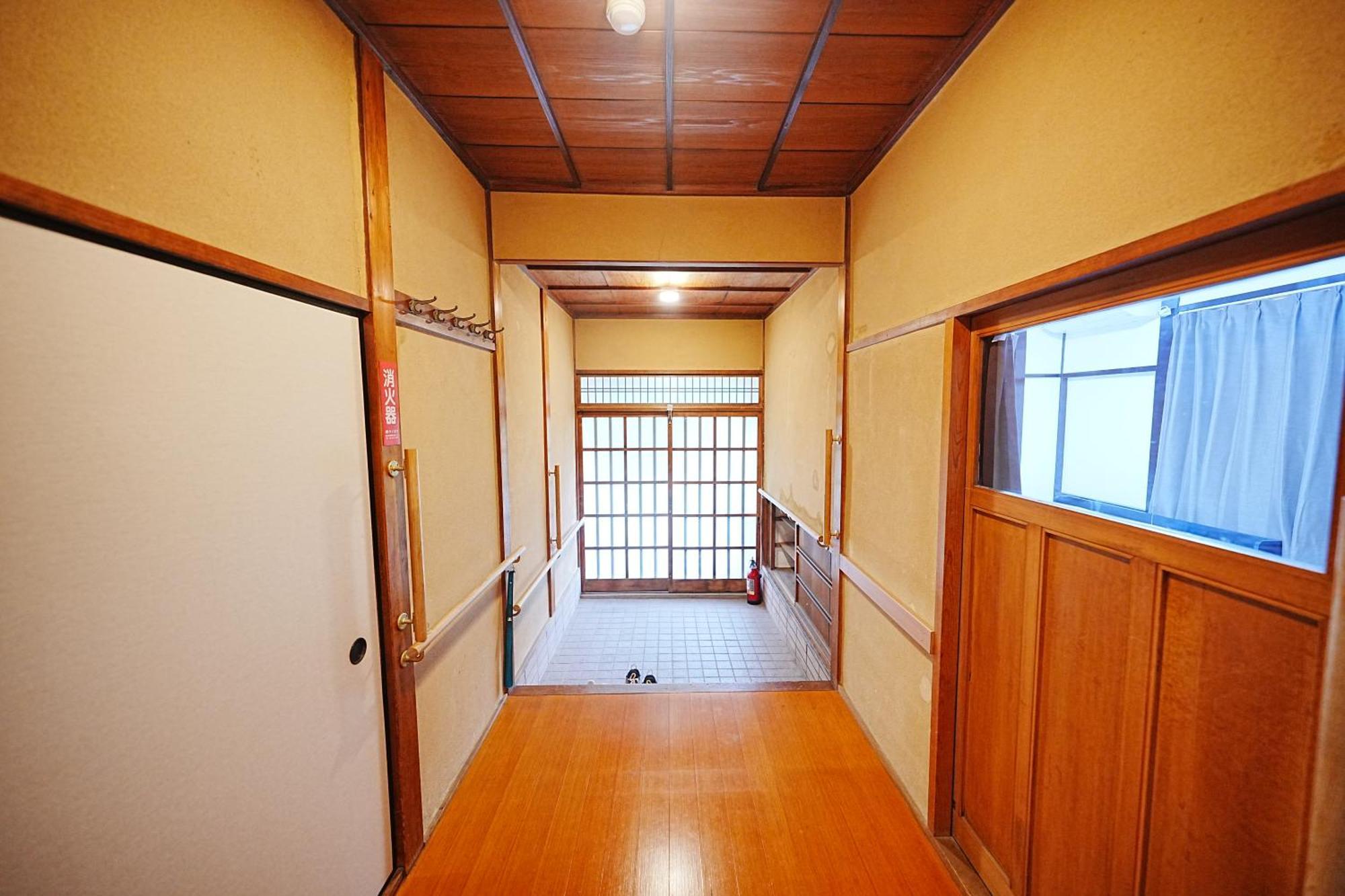 Family Or Business Travel 20 Percent Off丨200 Sqm 丨 14 Min To Shinjuku 丨century-old Japanese Garden 丨3 Parking Spaces丨4 Bedrooms Villa *