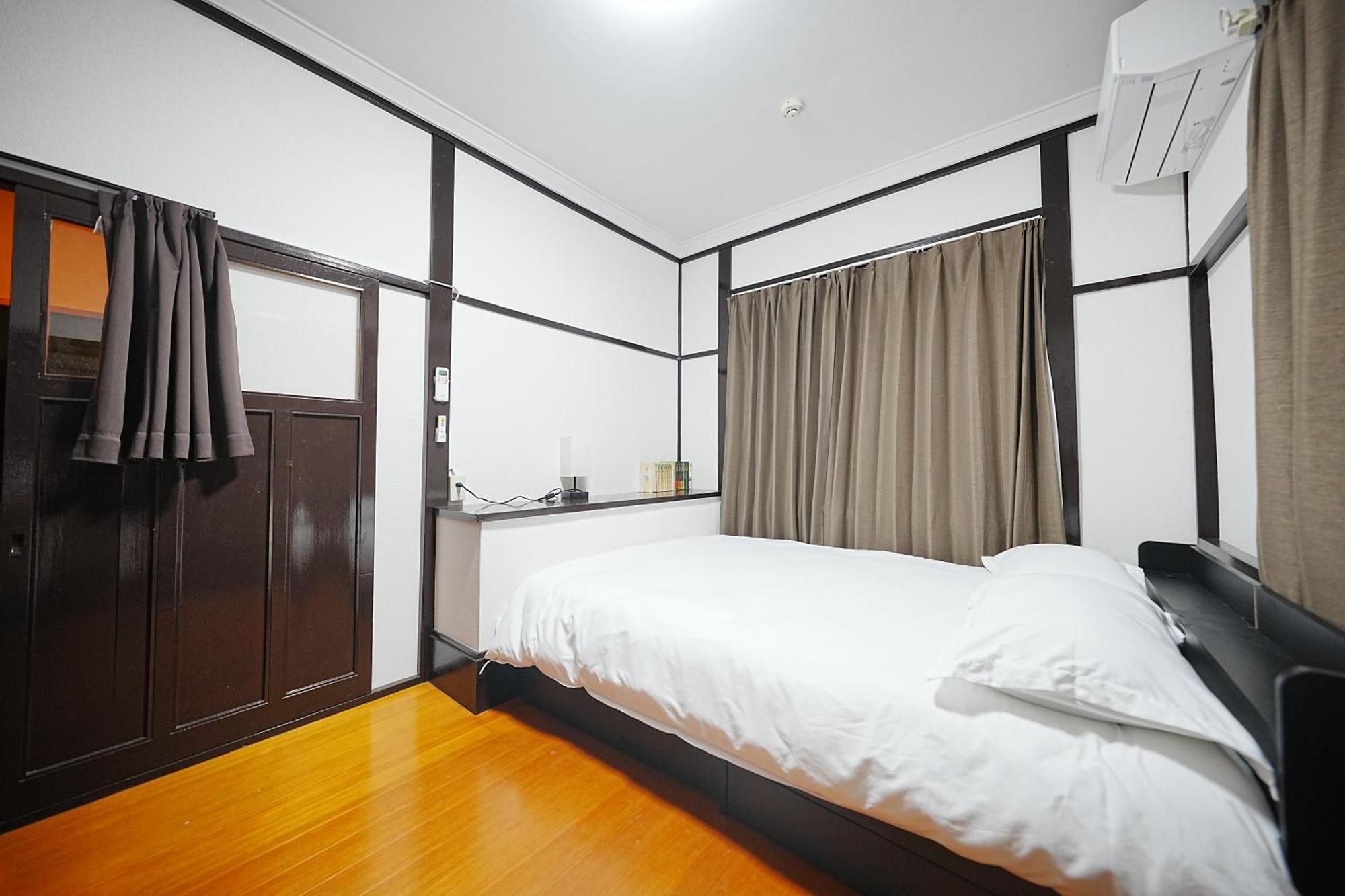 Villa Family Or Business Travel 20 Percent Off丨200 Sqm 丨 14 Min To Shinjuku 丨century-old Japanese Garden 丨3 Parking Spaces丨4 Bedrooms Tokyo