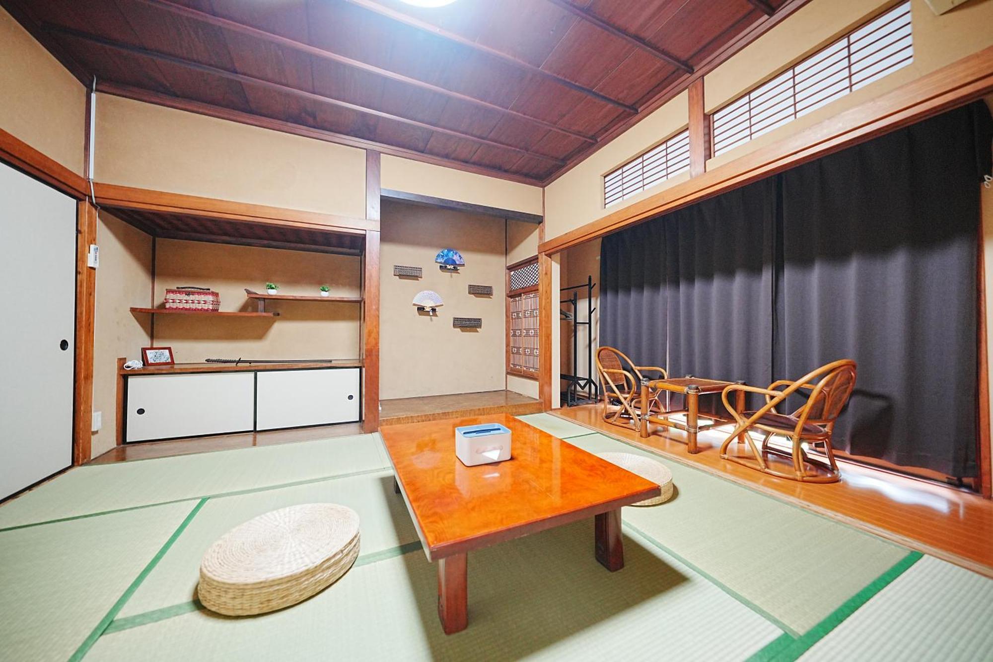 Family Or Business Travel 20 Percent Off丨200 Sqm 丨 14 Min To Shinjuku 丨century-old Japanese Garden 丨3 Parking Spaces丨4 Bedrooms Villa *