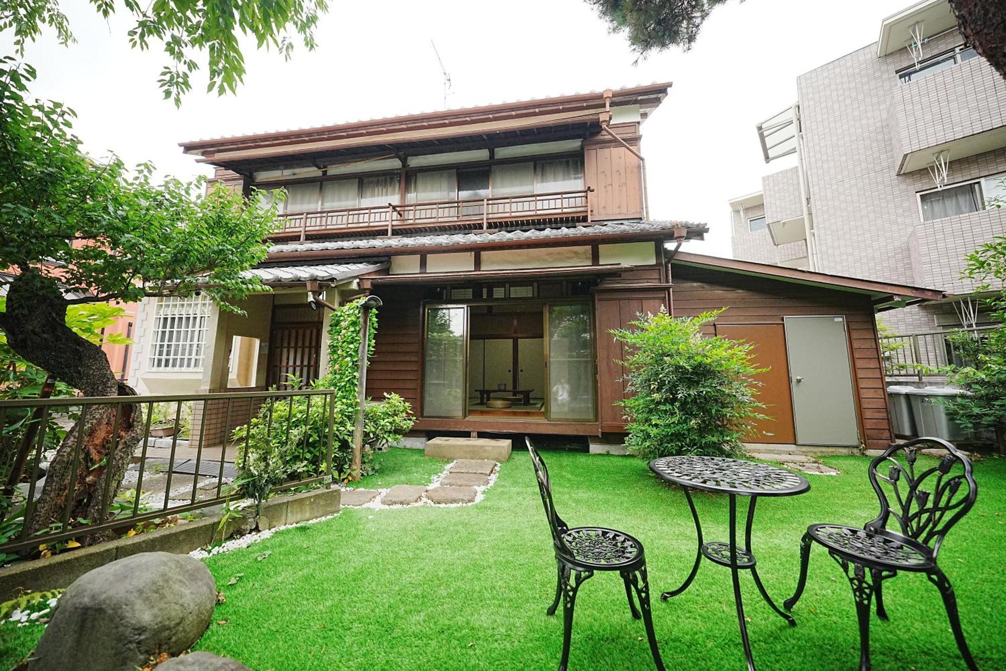 Villa Family Or Business Travel 20 Percent Off丨200 Sqm 丨 14 Min To Shinjuku 丨century-old Japanese Garden 丨3 Parking Spaces丨4 Bedrooms Tokyo