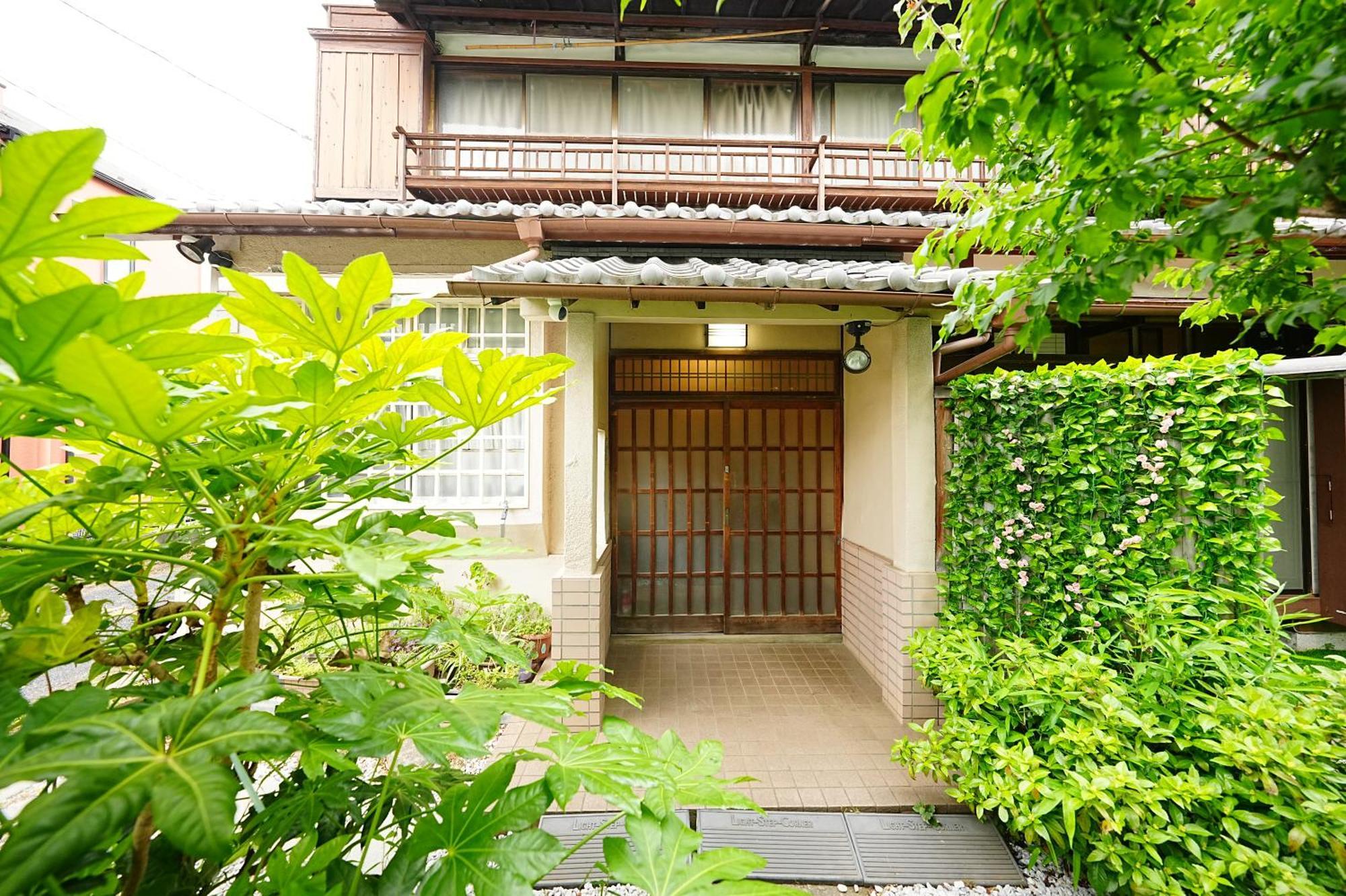 Family Or Business Travel 20 Percent Off丨200 Sqm 丨 14 Min To Shinjuku 丨century-old Japanese Garden 丨3 Parking Spaces丨4 Bedrooms Villa