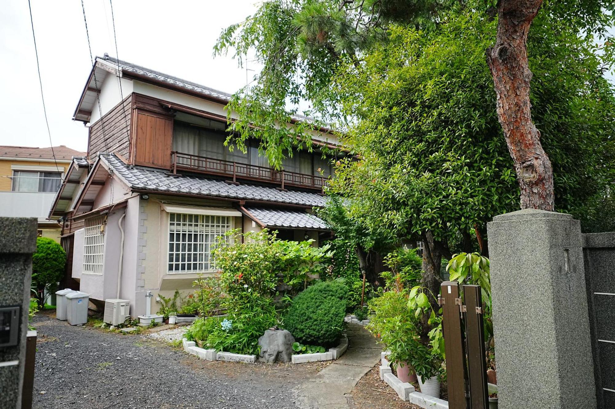 Family Or Business Travel 20 Percent Off丨200 Sqm 丨 14 Min To Shinjuku 丨century-old Japanese Garden 丨3 Parking Spaces丨4 Bedrooms Villa *