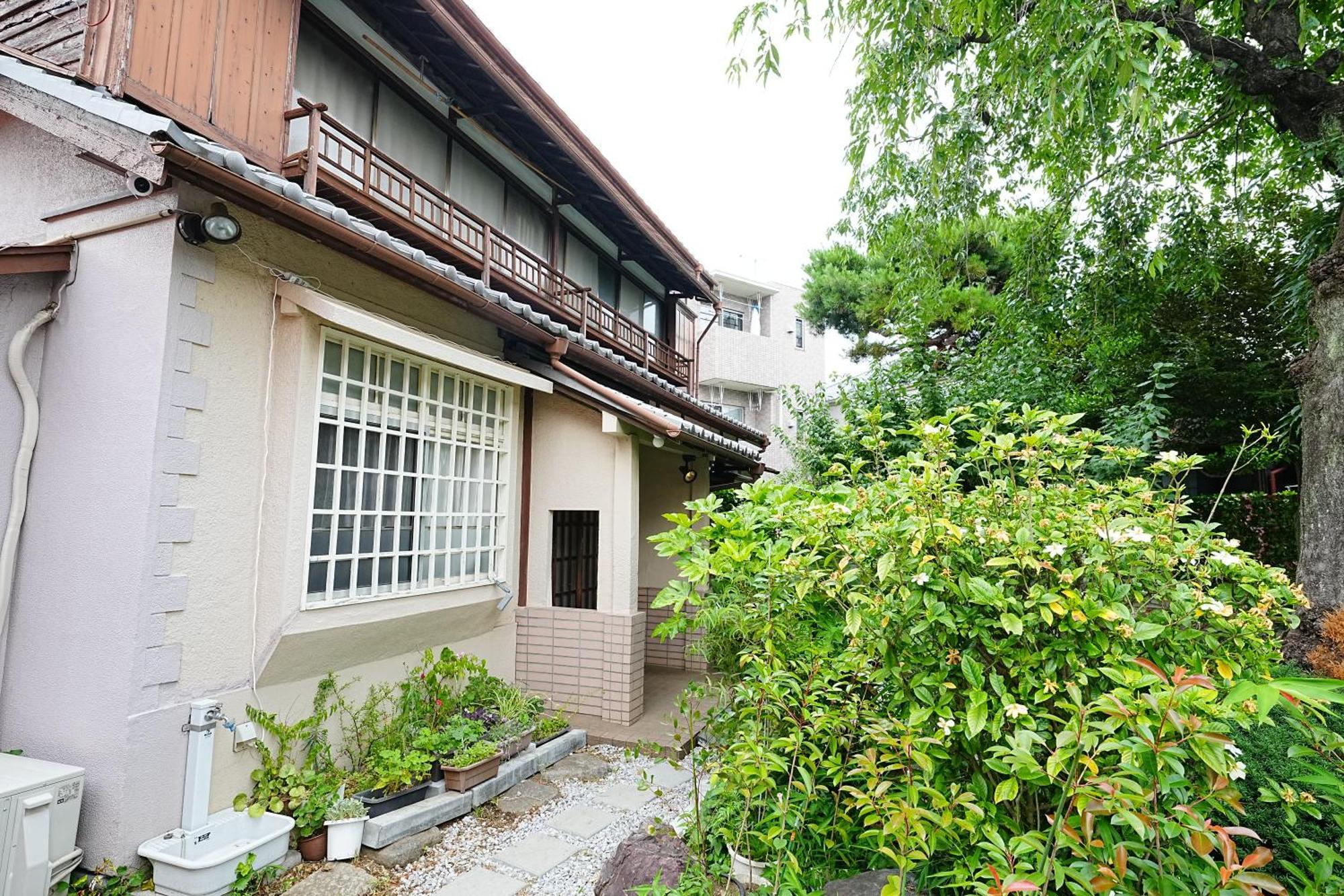 Family Or Business Travel 20 Percent Off丨200 Sqm 丨 14 Min To Shinjuku 丨century-old Japanese Garden 丨3 Parking Spaces丨4 Bedrooms Villa Tokyo