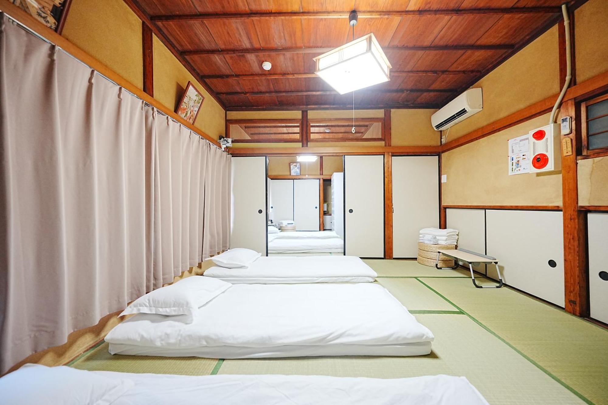 Villa Family Or Business Travel 20 Percent Off丨200 Sqm 丨 14 Min To Shinjuku 丨century-old Japanese Garden 丨3 Parking Spaces丨4 Bedrooms Tokyo