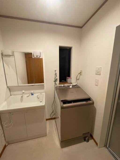 Tommy's House 東京都内では貴重な無料駐車場付で大地震でも安心の新しい家 Holiday home *