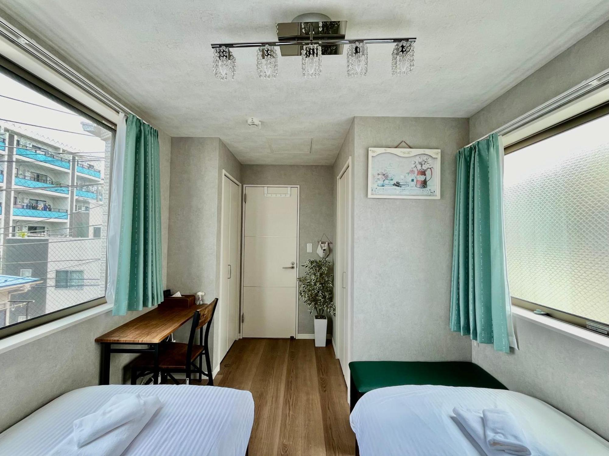 Detached House, 3min Walk To Stn, 17min To Asakusa, 10min To Skytree, Direct To Tyo Airports, Free Parking *