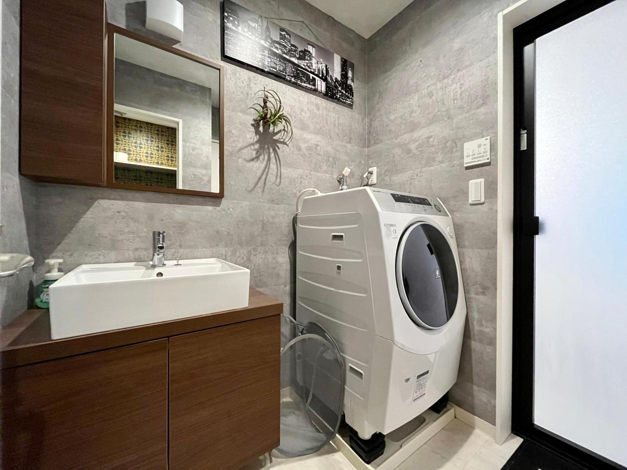 Detached House, 3min Walk To Stn, 17min To Asakusa, 10min To Skytree, Direct To Tyo Airports, Free Parking * Tokyo