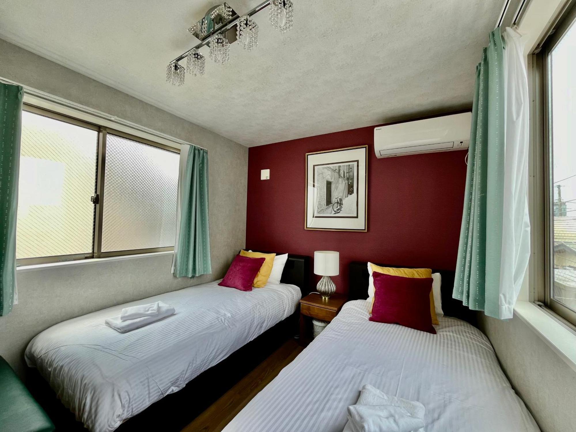 Detached House, 3min Walk To Stn, 17min To Asakusa, 10min To Skytree, Direct To Tyo Airports, Free Parking Tokyo