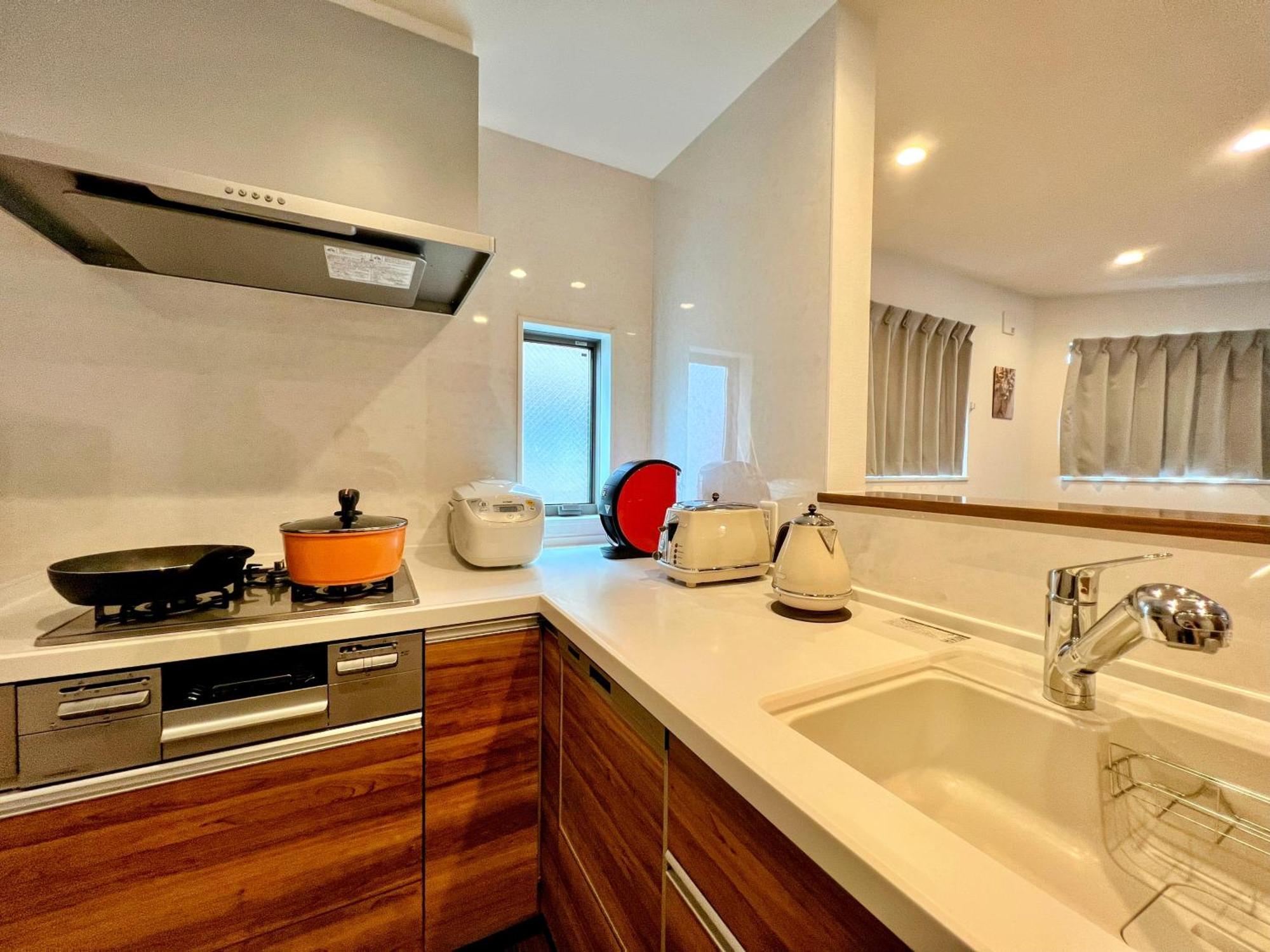 Brand New Modern Haven 7-min Walk To Shinkoenji Station 9-min Train To Shinjuku Holiday home Tokyo