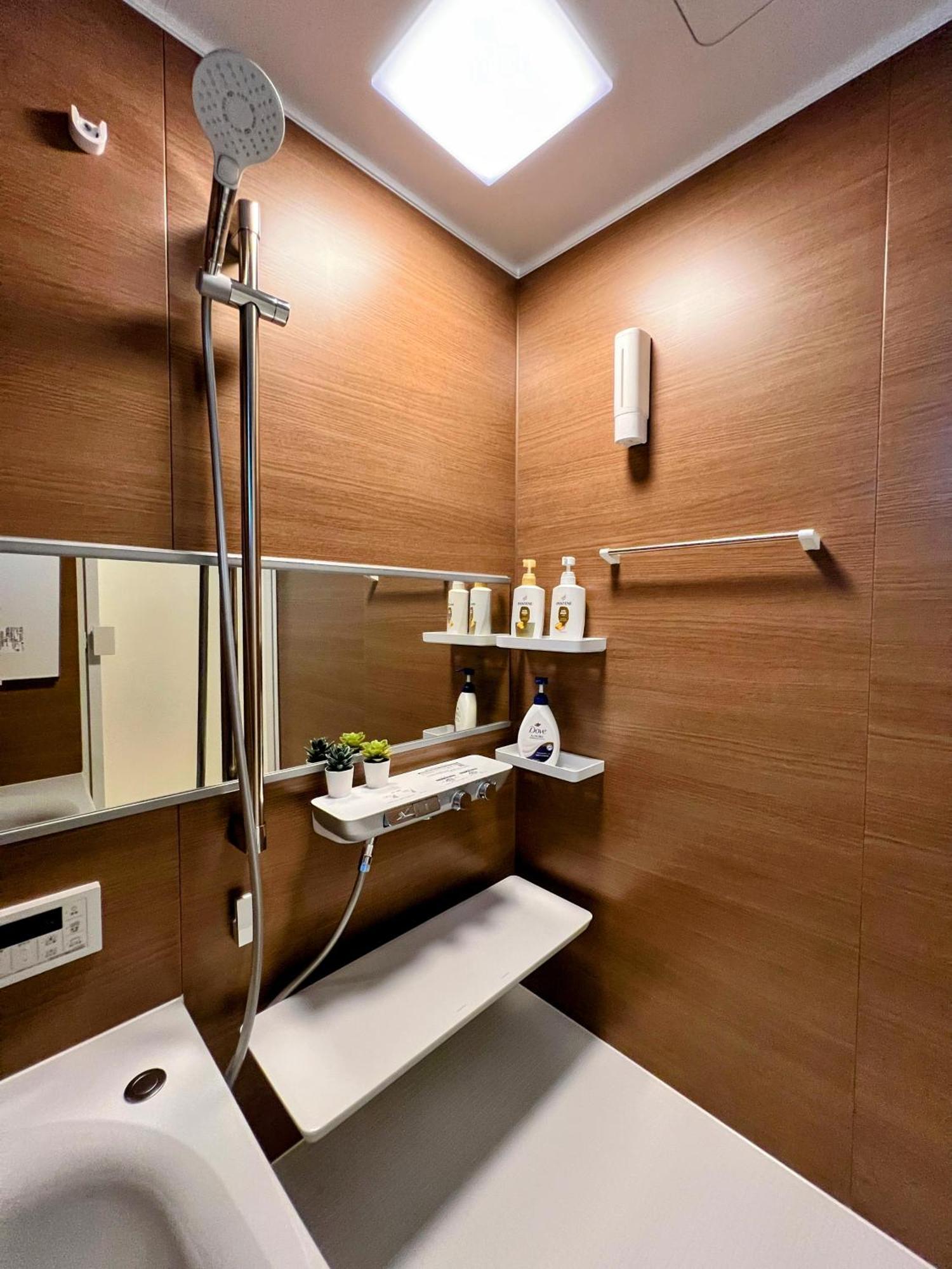 Brand New Modern Haven 7-min Walk To Shinkoenji Station 9-min Train To Shinjuku Holiday home Tokyo
