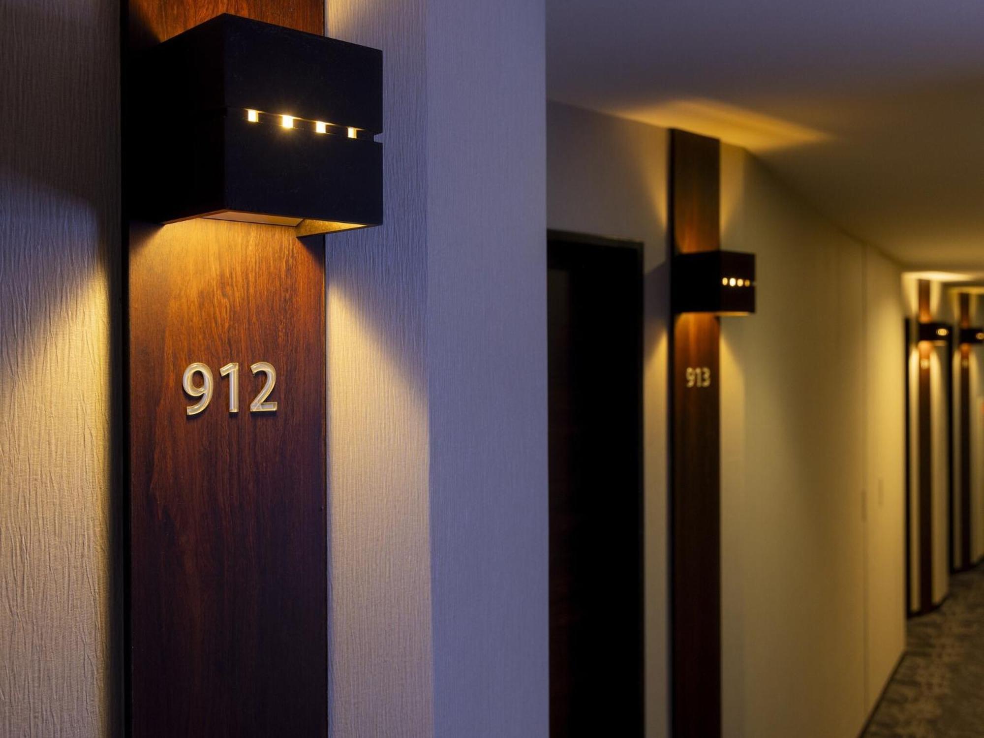 Wing International Premium Yotsuya Hotel 3*