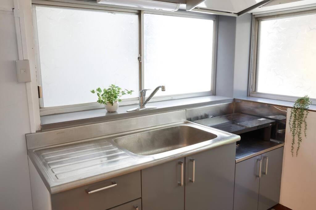 Apartment New 糀谷ハウス 羽田空港から電車10分 駅より徒歩2分 キッズエリア 一軒家貸切