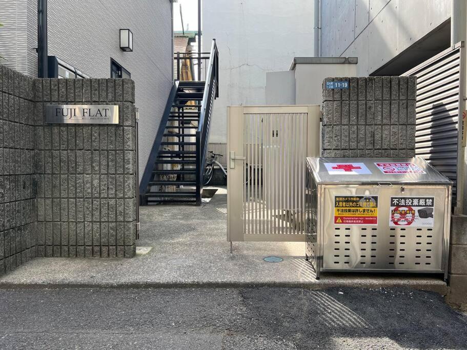 Fuji Flat 新大久保駅から徒歩20秒 新宿駅も徒歩15分 有名レストラン多数 歌舞伎町も歩いて行けます