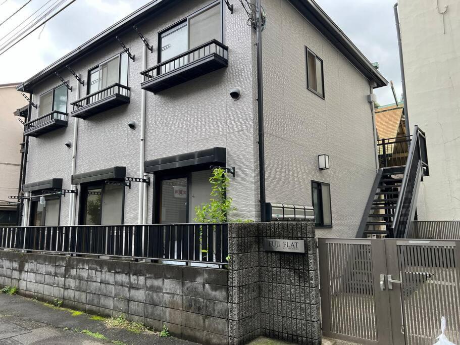 Apartment Fuji Flat 新大久保駅から徒歩20秒 新宿駅も徒歩15分 有名レストラン多数 歌舞伎町も歩いて行けます Tokyo