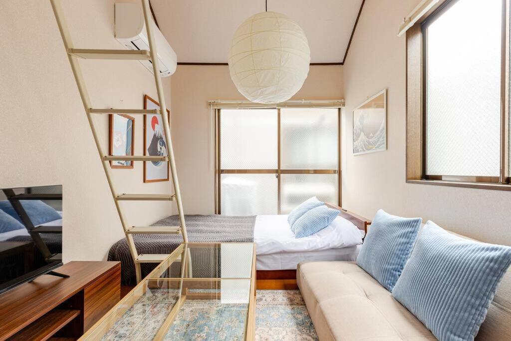 Apartment 弥生町1丁目206