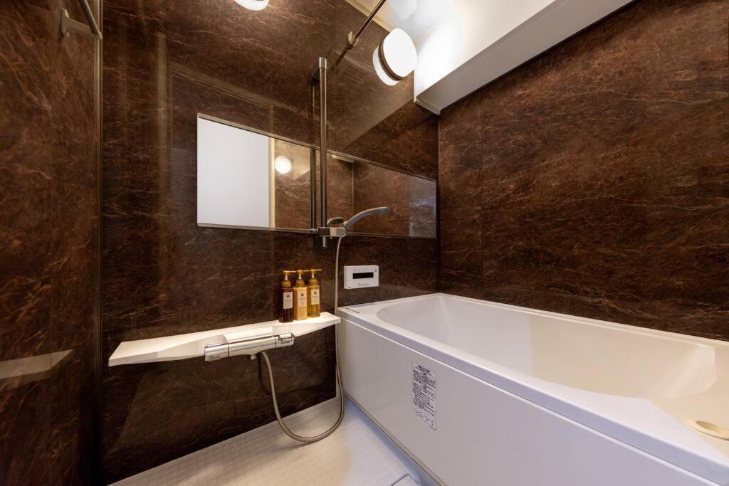 Nishishinjuku5chome Sta 5 Mins Walk Max 5 People Tokyo