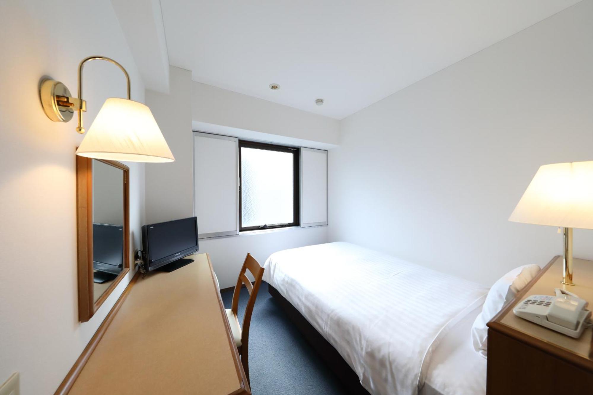 Smile Nihombashi Mitsukoshimae Hotel 3*