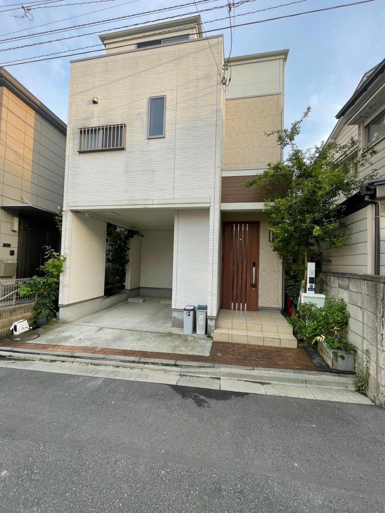 Holiday home Tommy's House 東京都内では貴重な無料駐車場付で大地震でも安心の新しい家 *