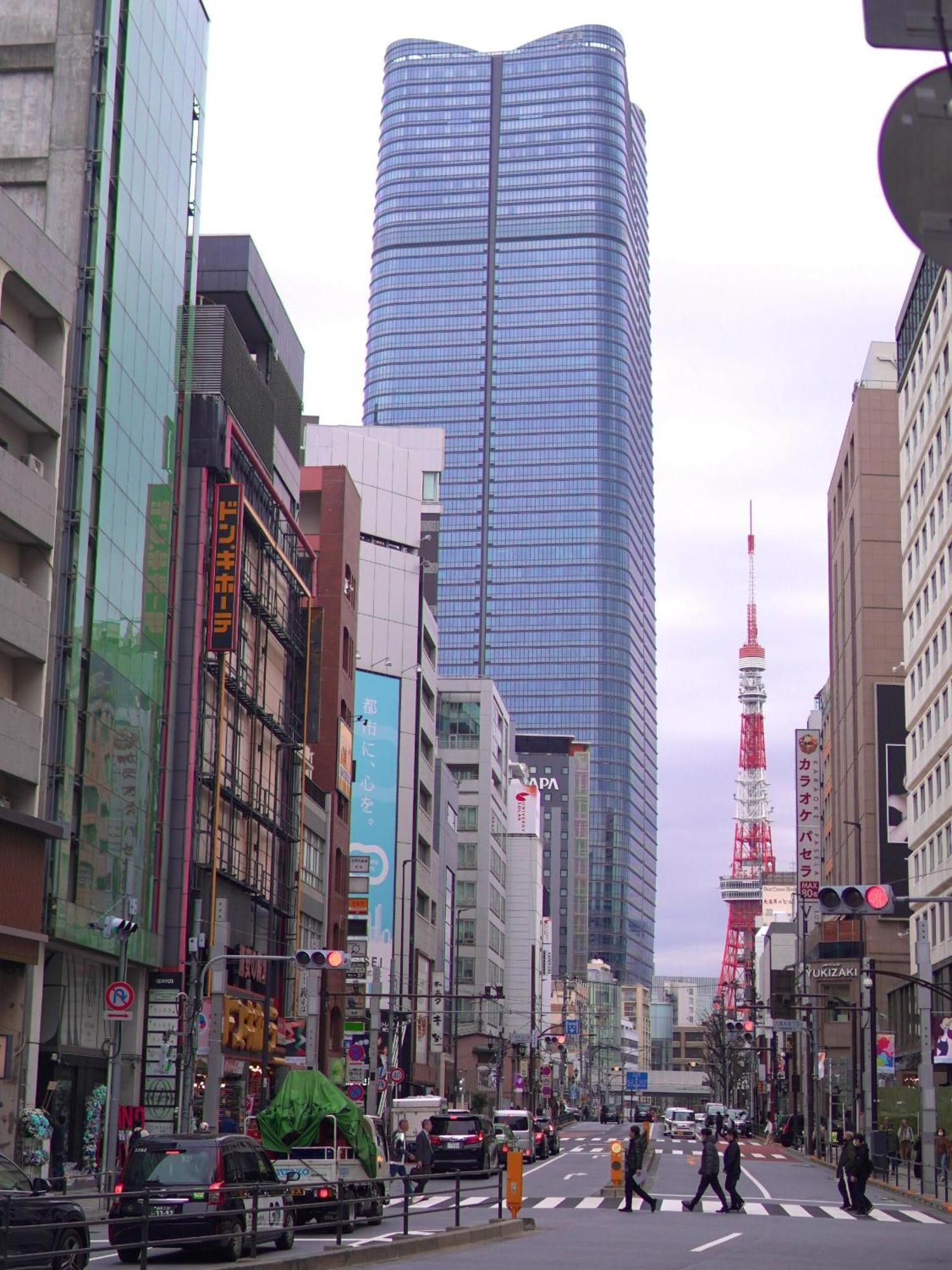 Roppongi 8 Minutes,3 Person Mansion,dyson Hair Dryer, Pola Toiletries Tokyo