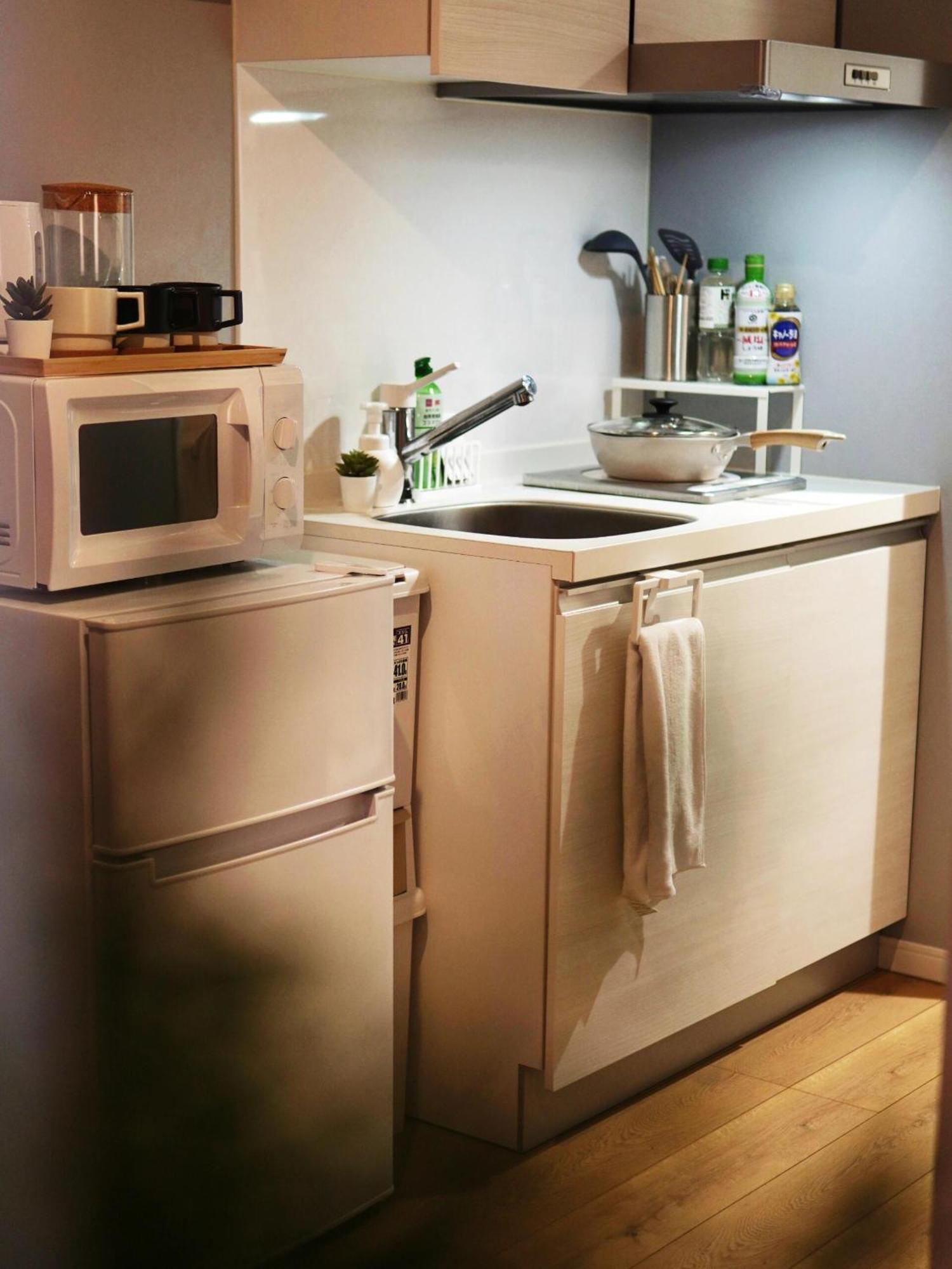 Roppongi 8 Minutes,3 Person Mansion,dyson Hair Dryer, Pola Toiletries *