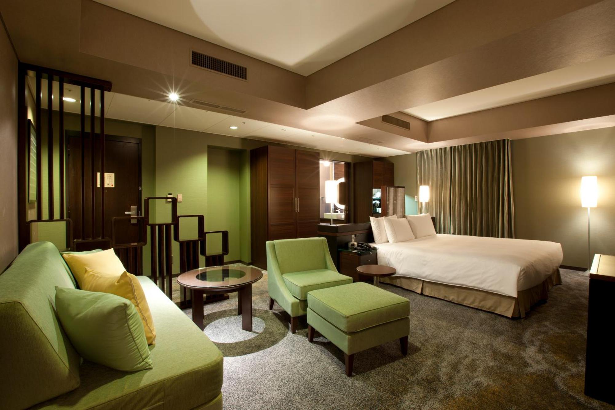Hotel The Royal Park Iconic Shiodome 4*