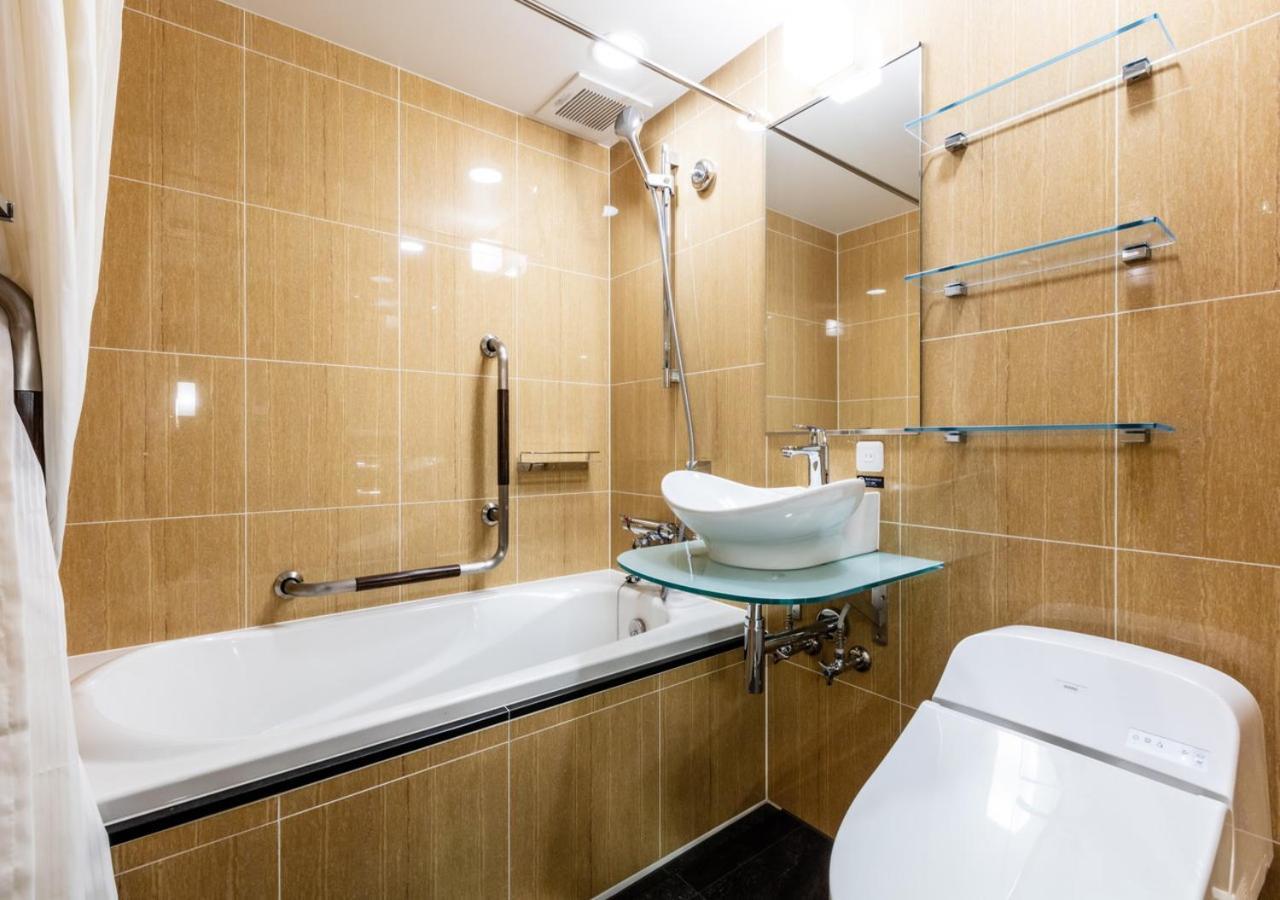 Apa Higashi Shinjuku Kabukicho Tower Hotel 3*