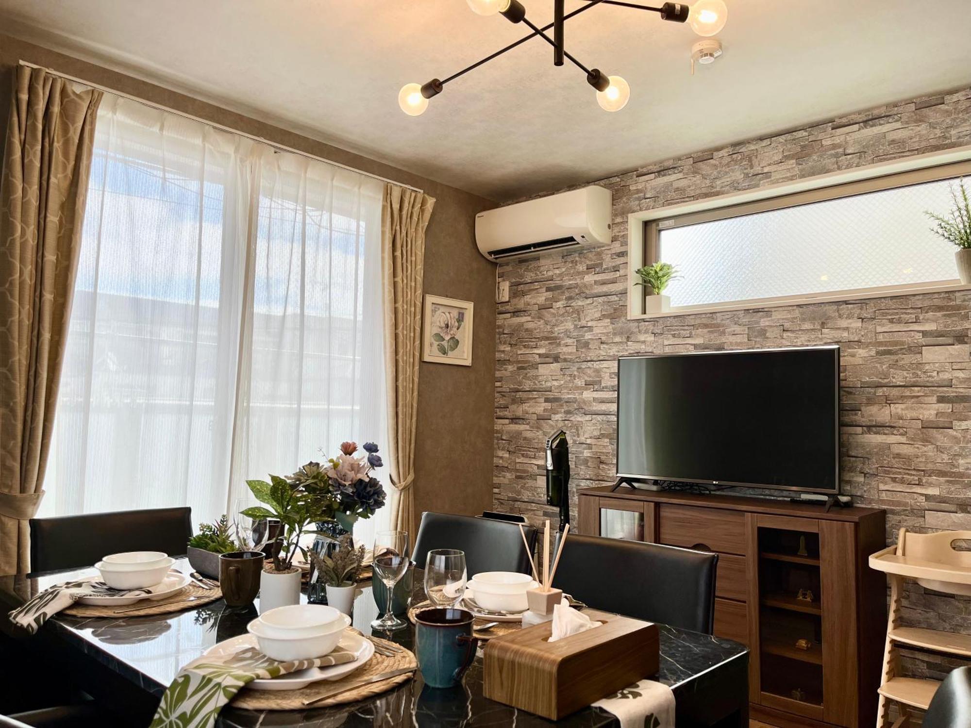Detached House, 3min Walk To Stn, 17min To Asakusa, 10min To Skytree, Direct To Tyo Airports, Free Parking * Tokyo