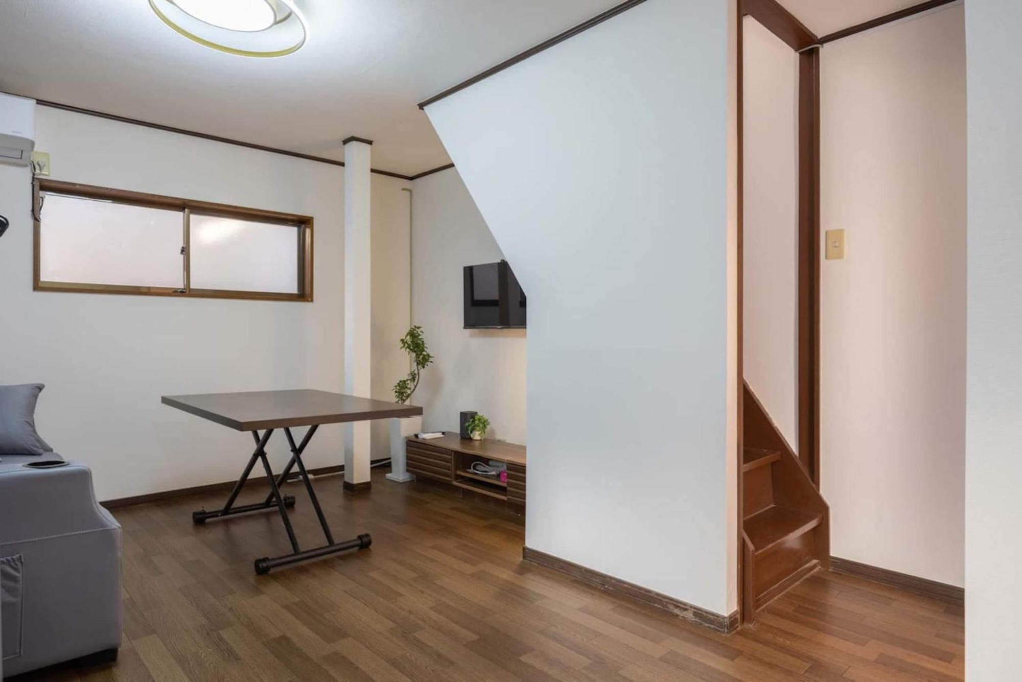 Apartment Mikazuki Ukima / Mu1