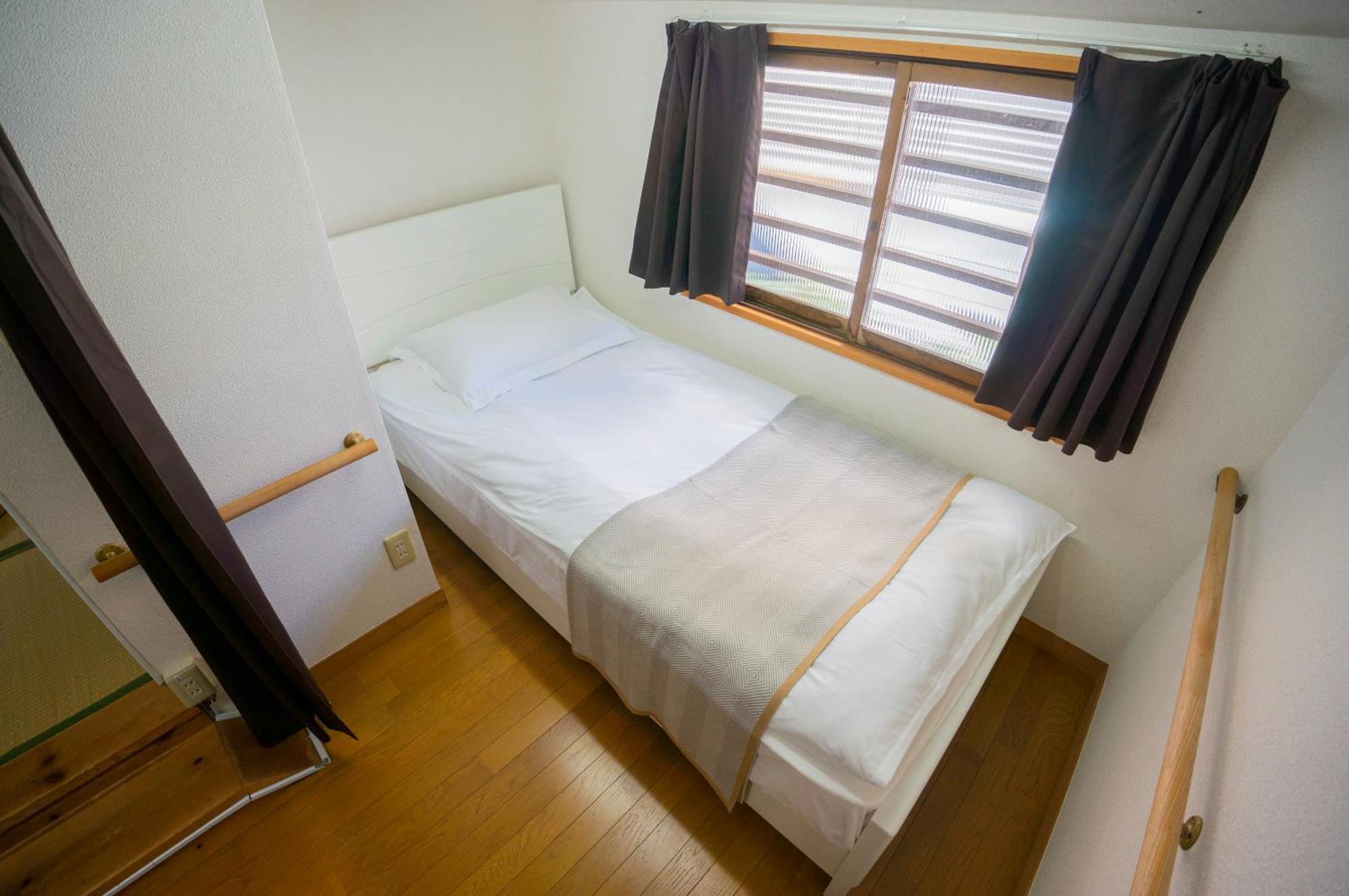 Family Or Business Travel 20 Percent Off丨200 Sqm 丨 14 Min To Shinjuku 丨century-old Japanese Garden 丨3 Parking Spaces丨4 Bedrooms Villa
