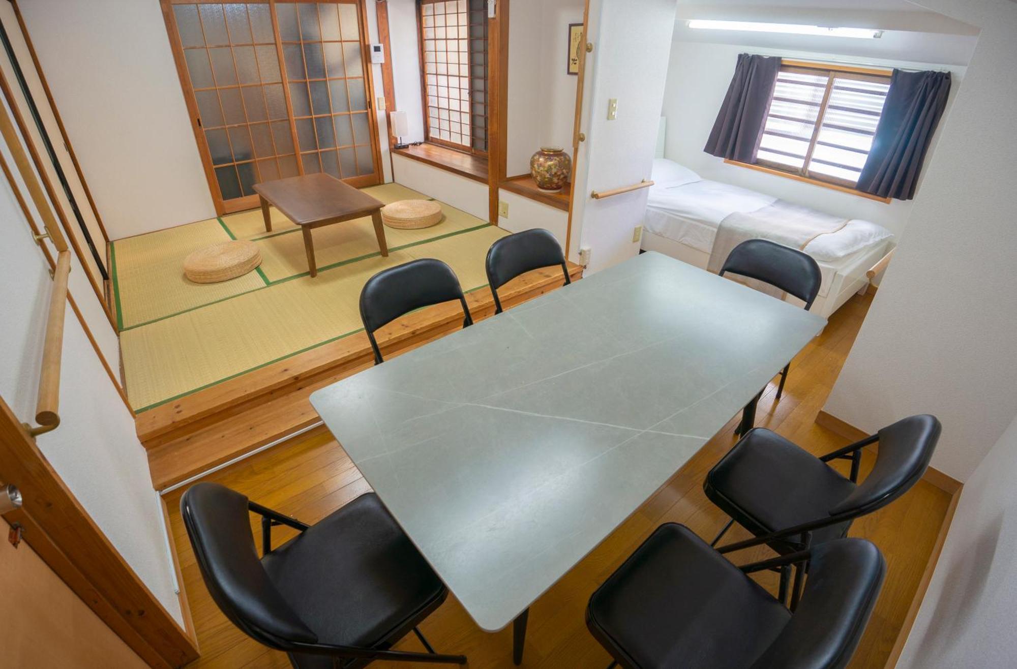 Family Or Business Travel 20 Percent Off丨200 Sqm 丨 14 Min To Shinjuku 丨century-old Japanese Garden 丨3 Parking Spaces丨4 Bedrooms Villa Tokyo