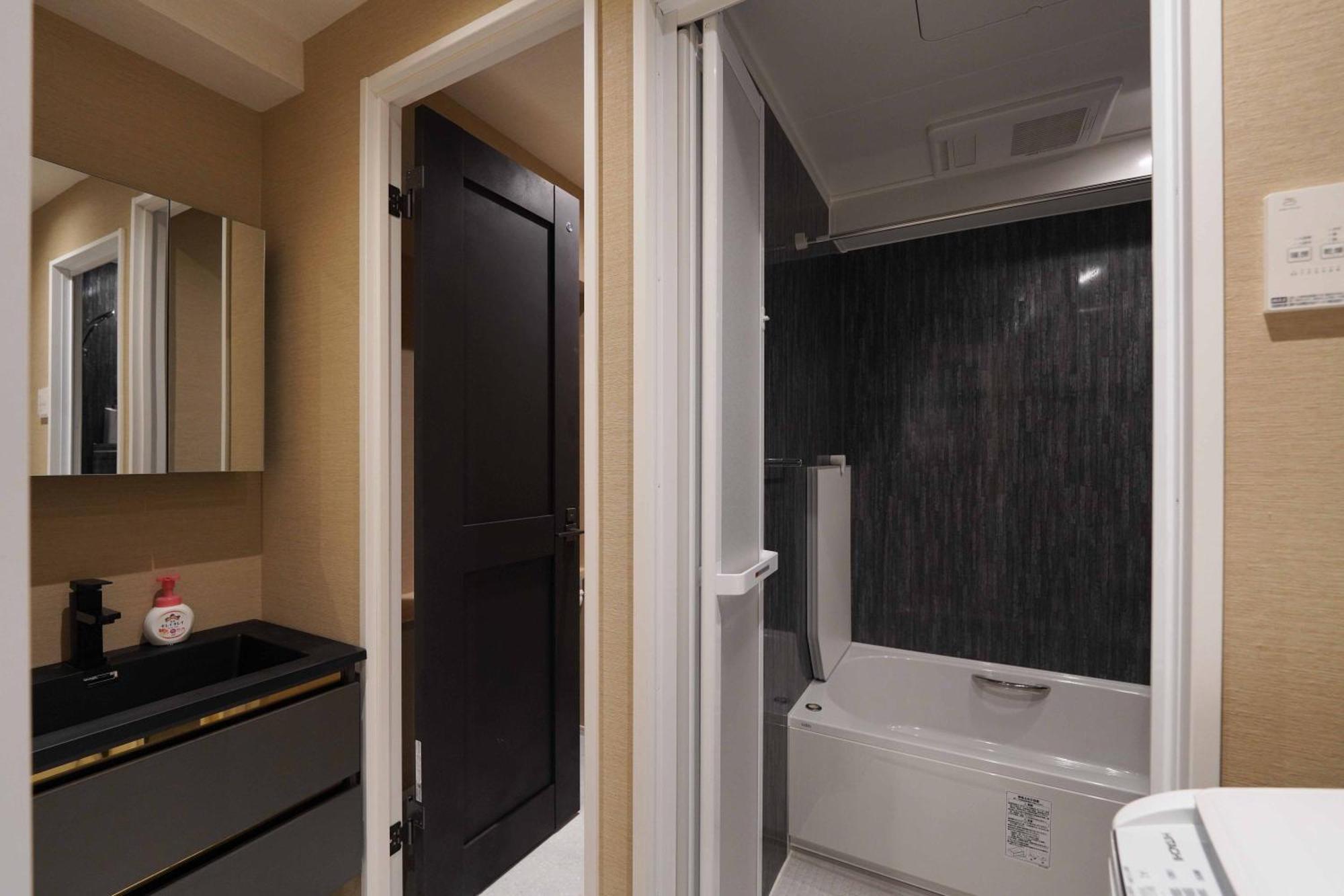 Real Life Iidabashi Apartment *