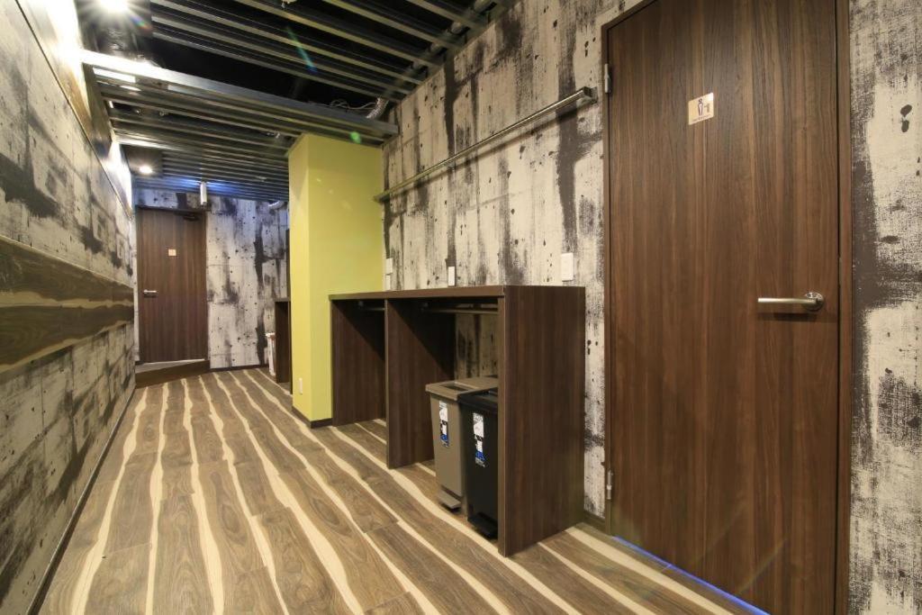 Bee-hive Sugamo - Male Only Hostel *