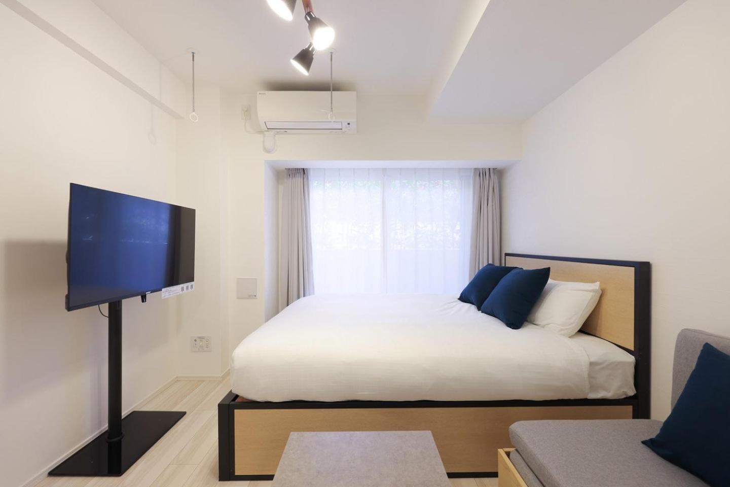 Mat Shinjuku West *