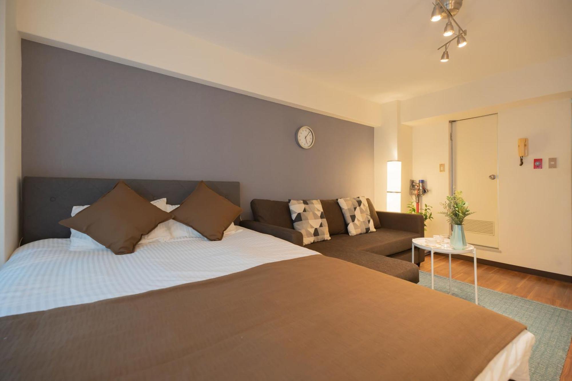 新宿歌舞伎町new Design Apartment！駅3分钟！最大5人可！無料モバイルwi-fi！ Apartment