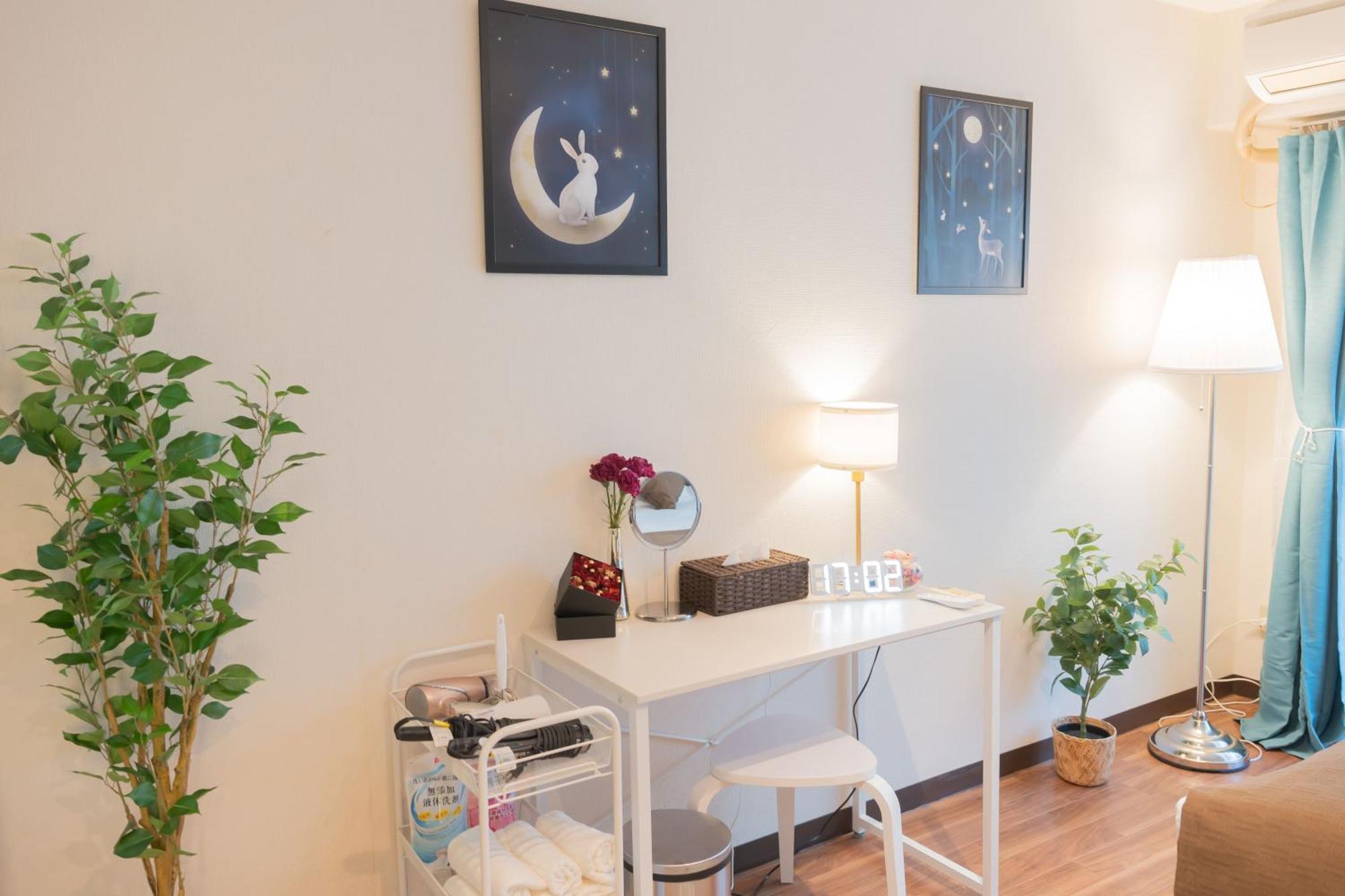 新宿歌舞伎町new Design Apartment！駅3分钟！最大5人可！無料モバイルwi-fi！ Apartment