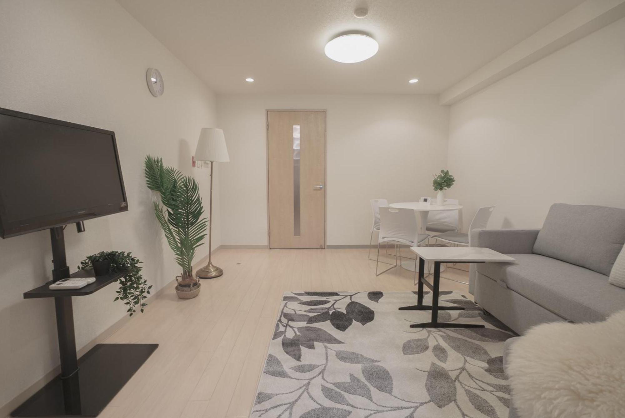1 Minute From Higashi-shinjuku Station Large Living Apartment Tokyo
