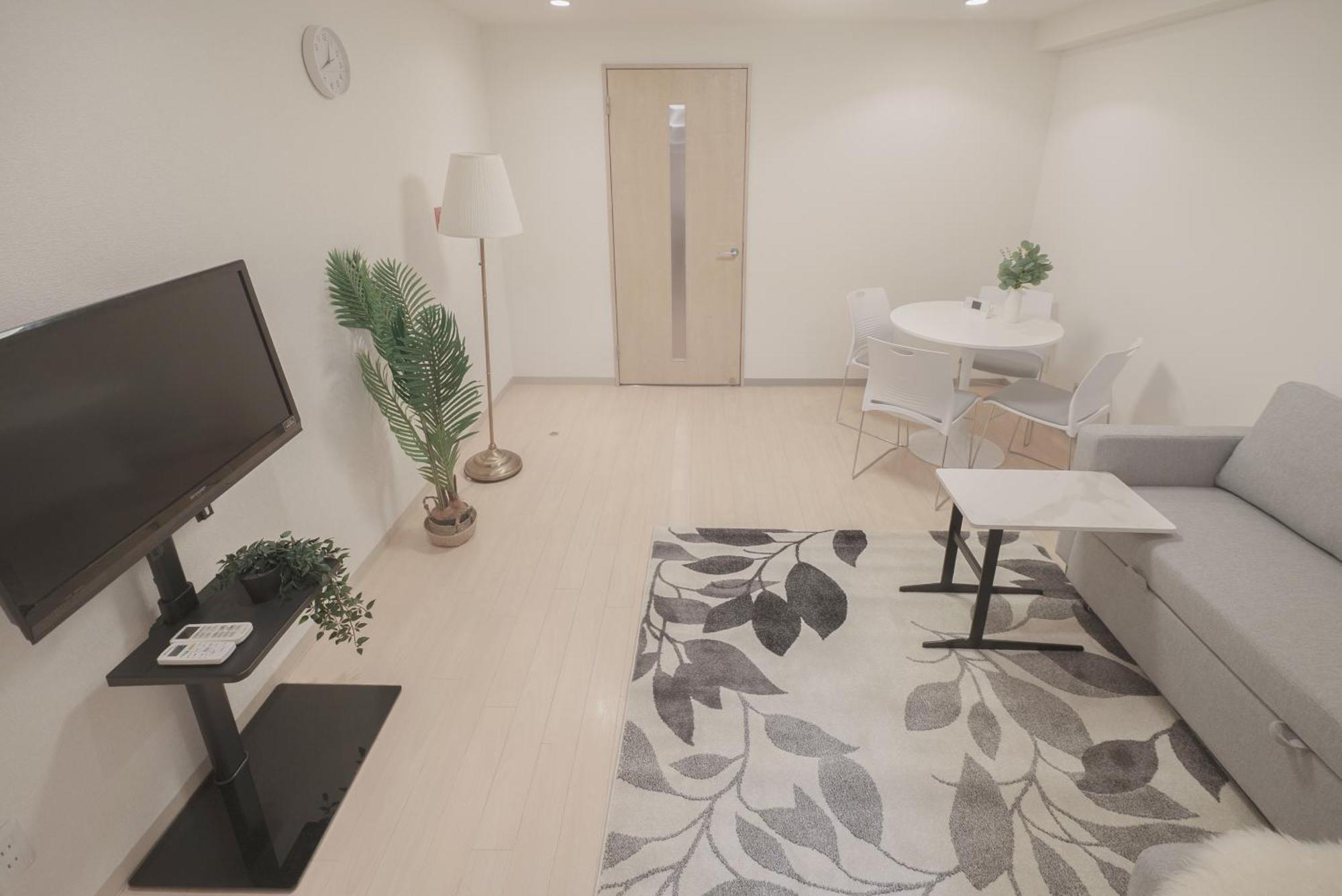 1 Minute From Higashi-shinjuku Station Large Living Apartment