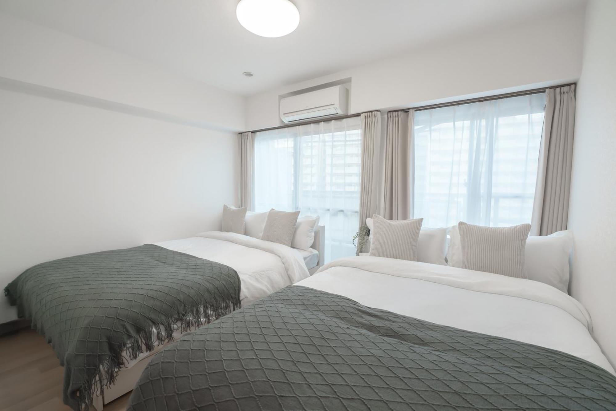Apartment 1 Minute From Higashi-shinjuku Station Large Living Tokyo