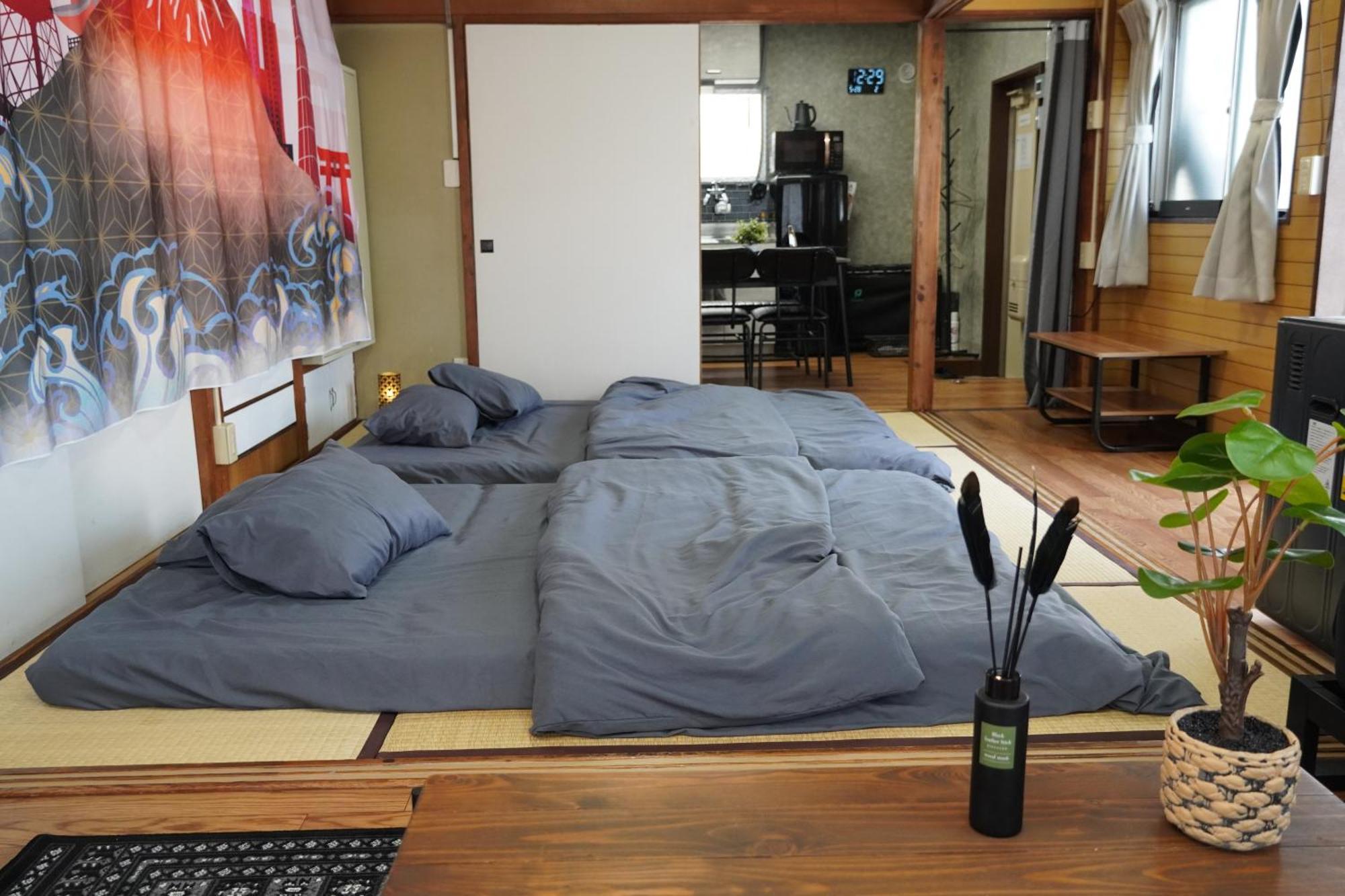 Apartment 駅から徒歩4分/ビル3階全体/広い部屋/広い屋上/和室/レインボーブリッジ/お台場 *