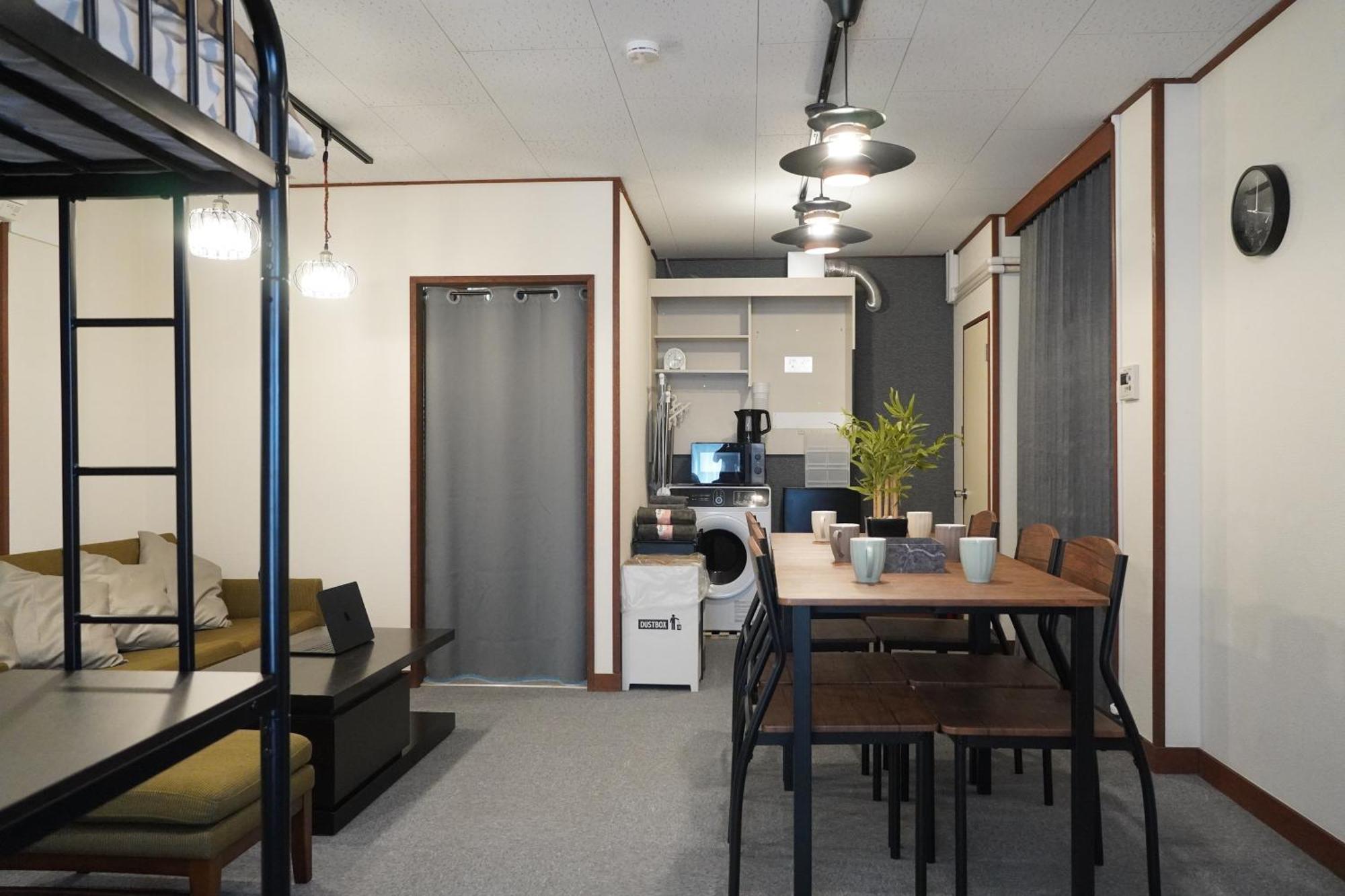 駅から徒歩4分/ビル3階全体/広い部屋/広い屋上/和室/レインボーブリッジ/お台場 Apartment *