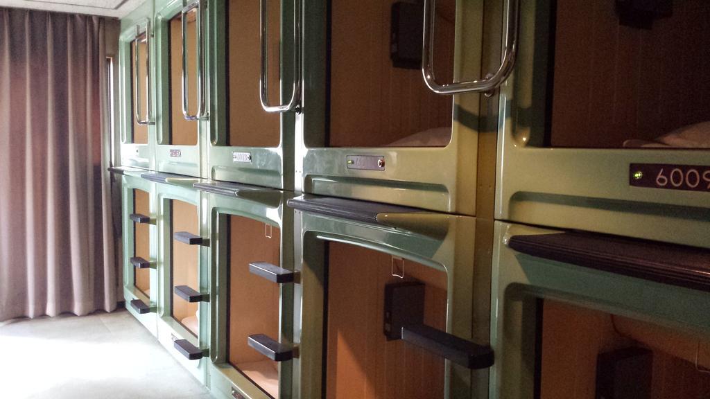 Capsule hotel Capsule Asakusa Riverside *
