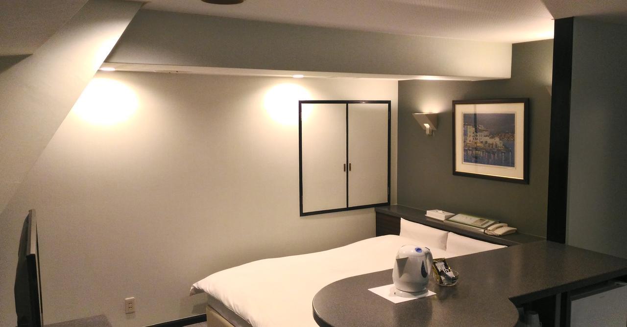 Hotel L