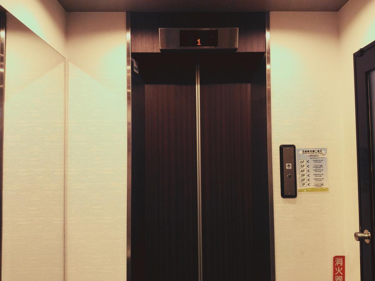 Hotel L *