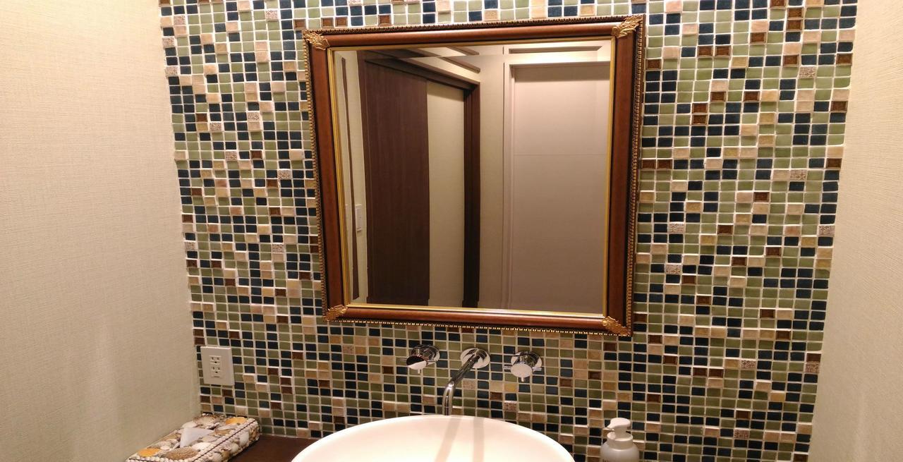 L Hotel *