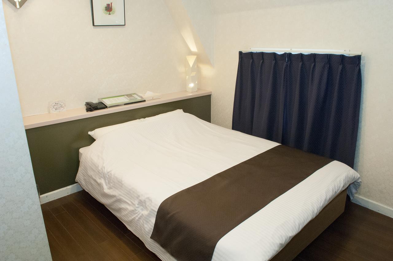 Hotel L *