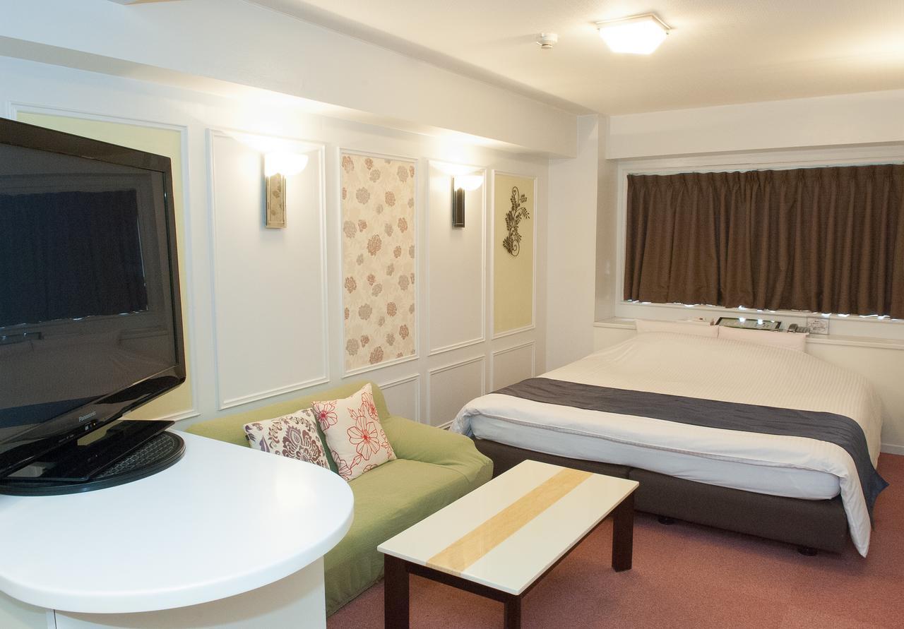 L Hotel *