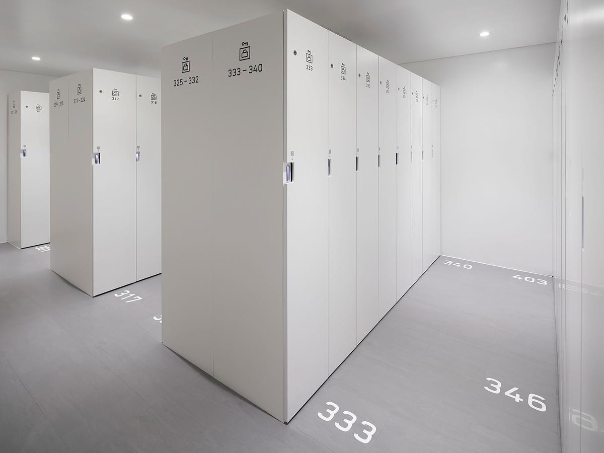 Capsule hotel 9h Nine Akasaka Sleep Lab Tokyo