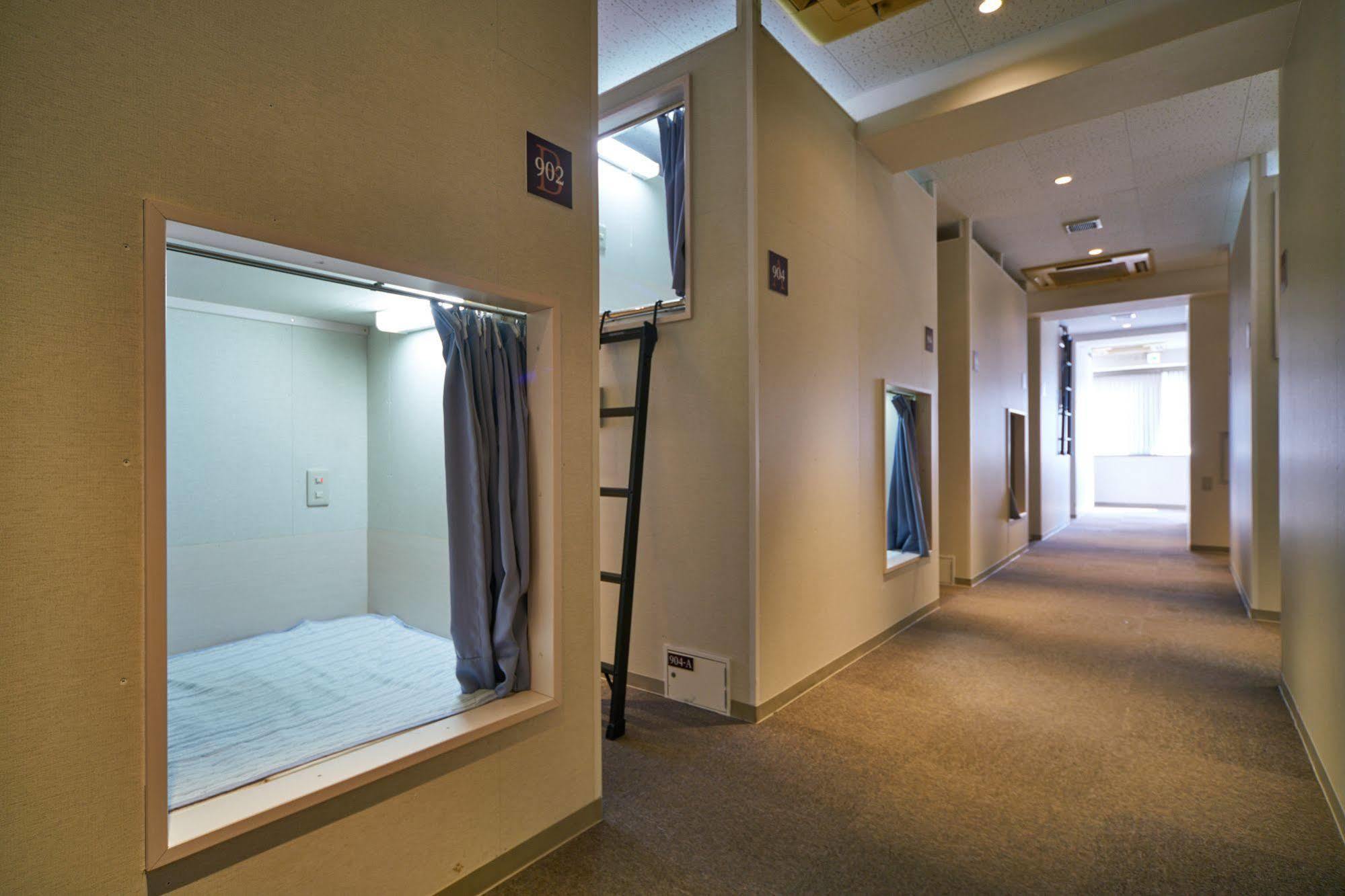 1 Night 1980 Asakusa Simple Capsule hotel Tokyo