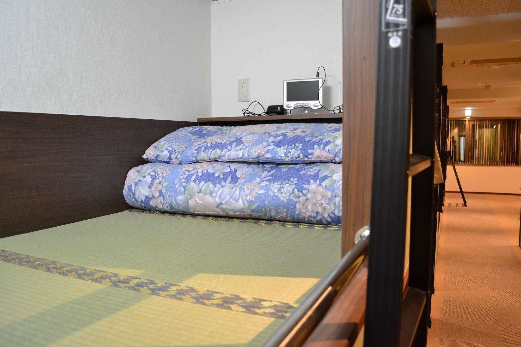 Capsule hotel 1 Night 1980 Asakusa Simple *